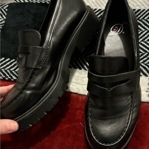 Women’sBlack Loafers
